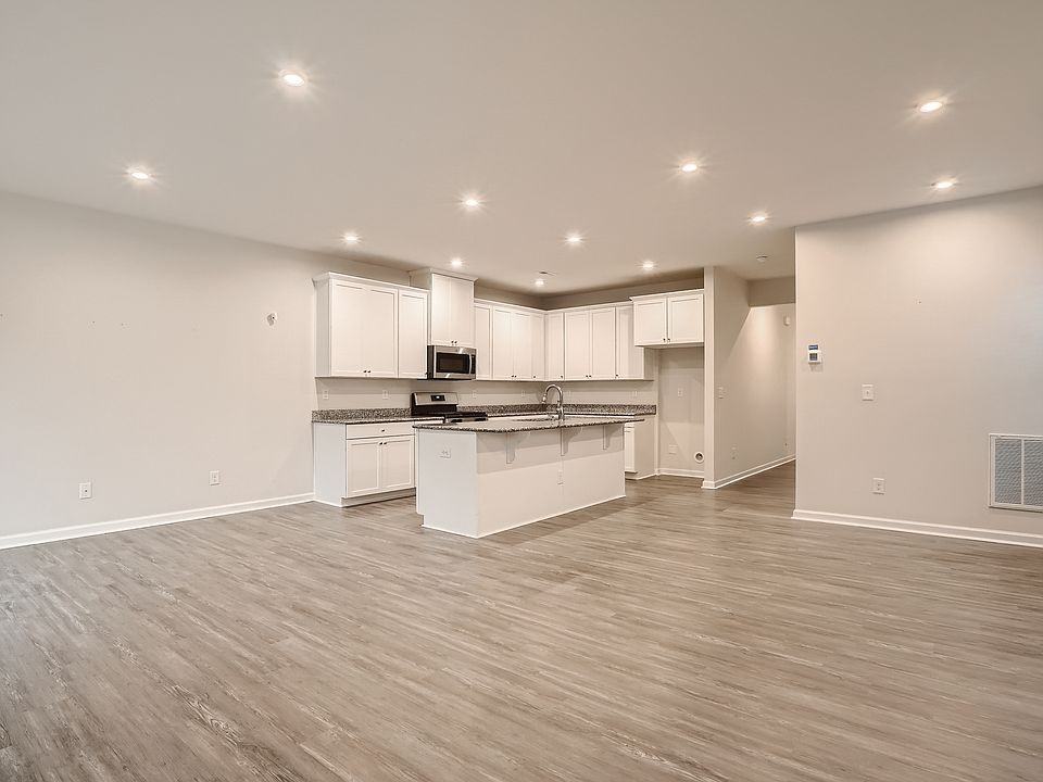 303 Pond Place Ln #0 - Photo 3 of 38