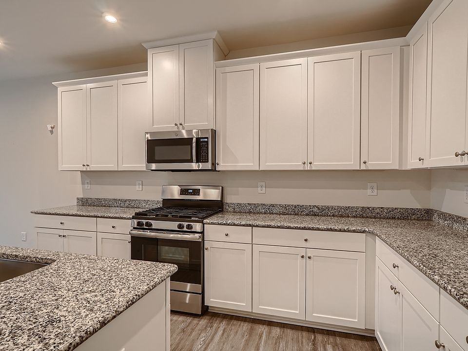 303 Pond Place Ln #0 - Photo 5 of 38