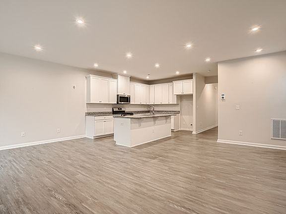 303 Pond Place Ln #0 - Photo 6 of 38