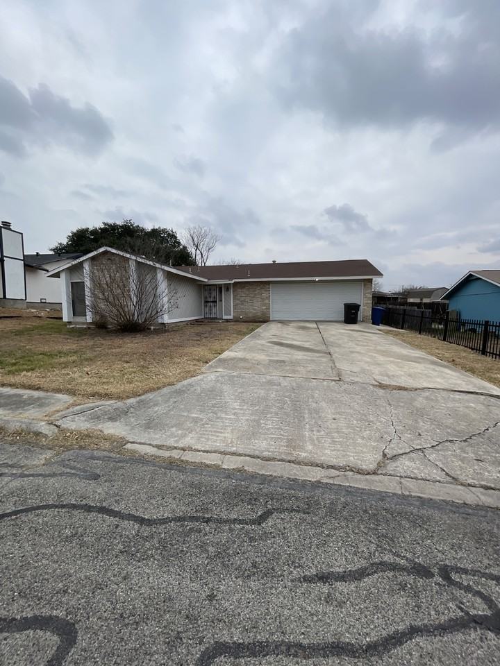 1046 Lemon Tree St #1 - Photo 2 of 16