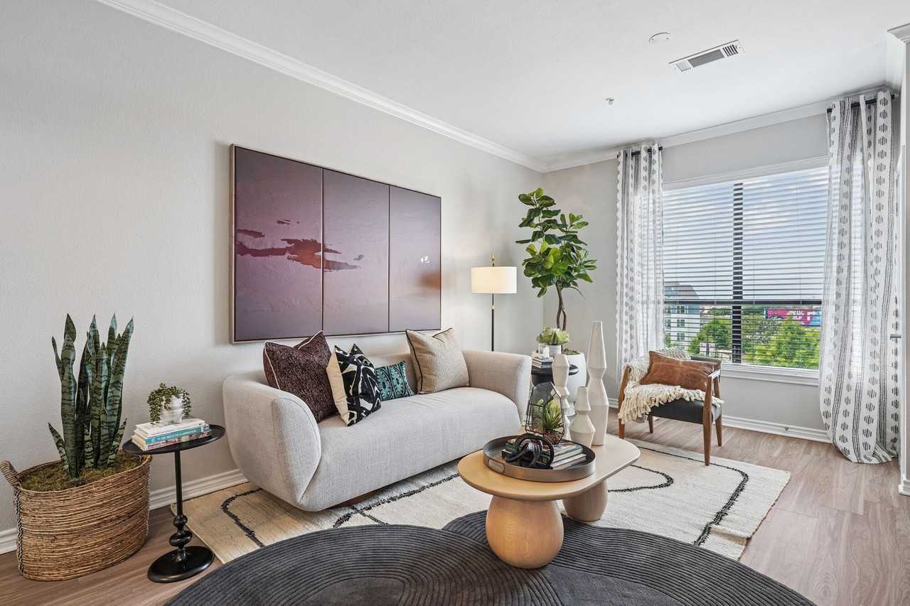 Elan at Bluffview - Photo 7 of 36