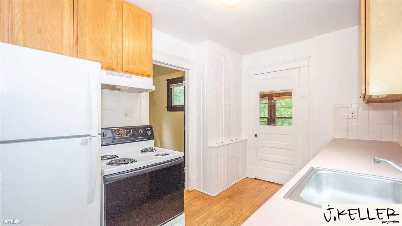 244 Murray Ave #1 - Photo 6 of 21