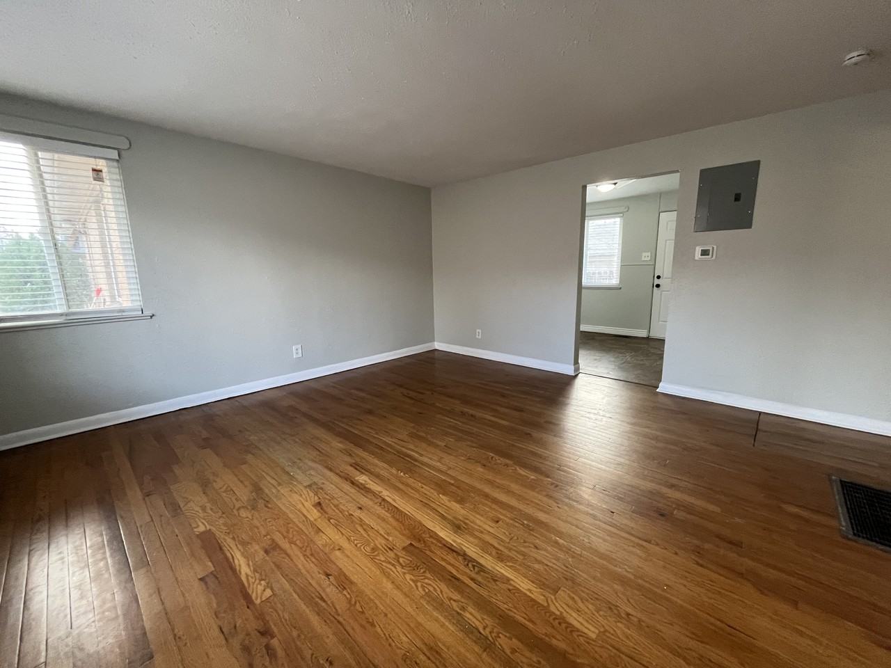 1667 VANCE ST - Photo 4 of 12