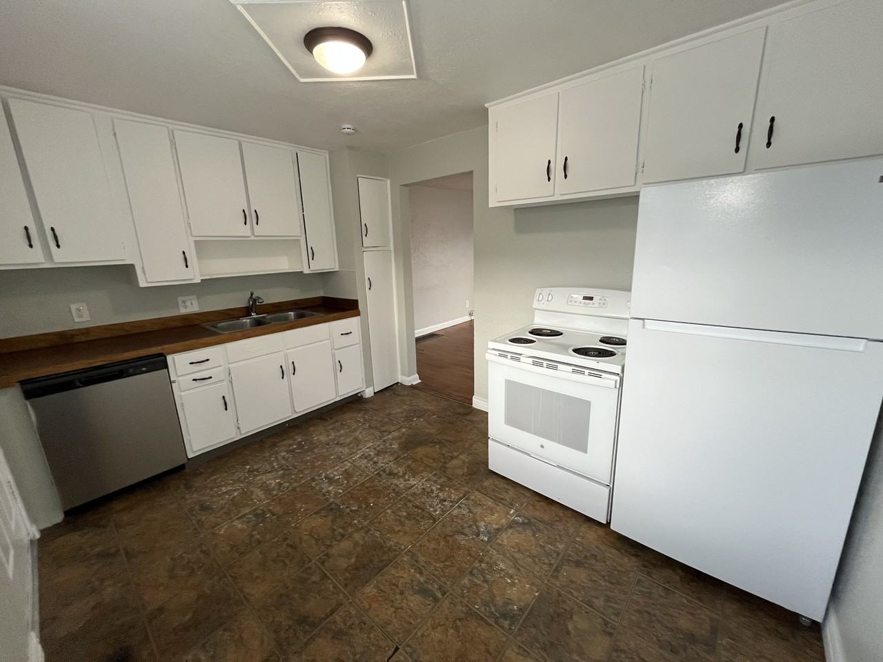 1667 VANCE ST - Photo 6 of 12