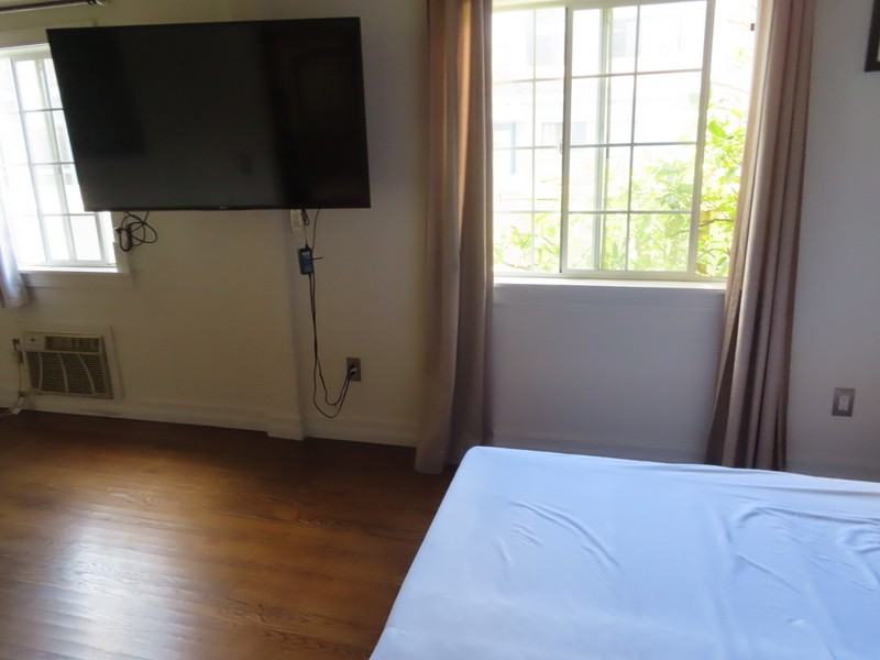 4186 Lincoln Avenue - Photo 3 of 15