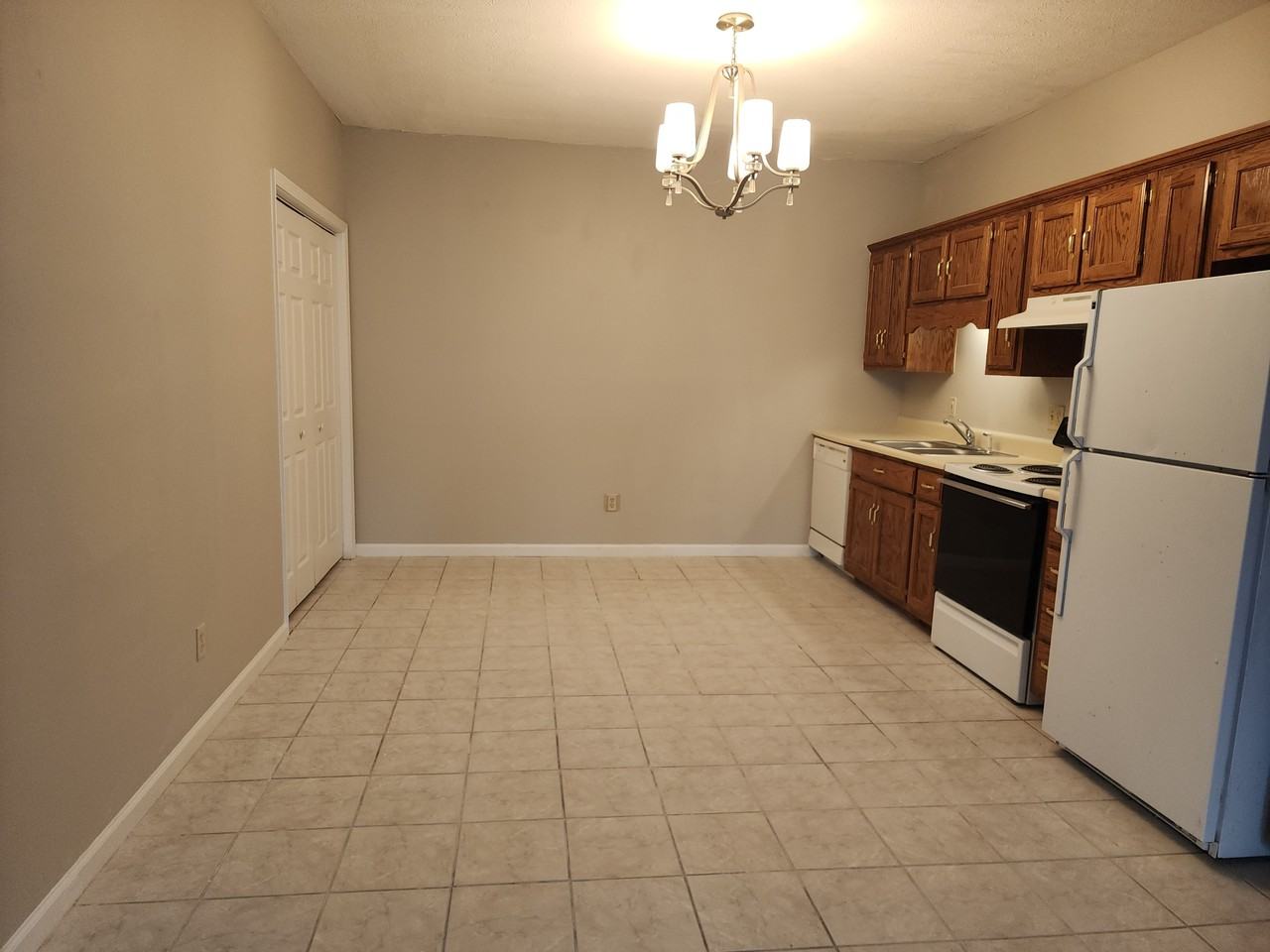 978 N Franklin - Photo 4 of 13