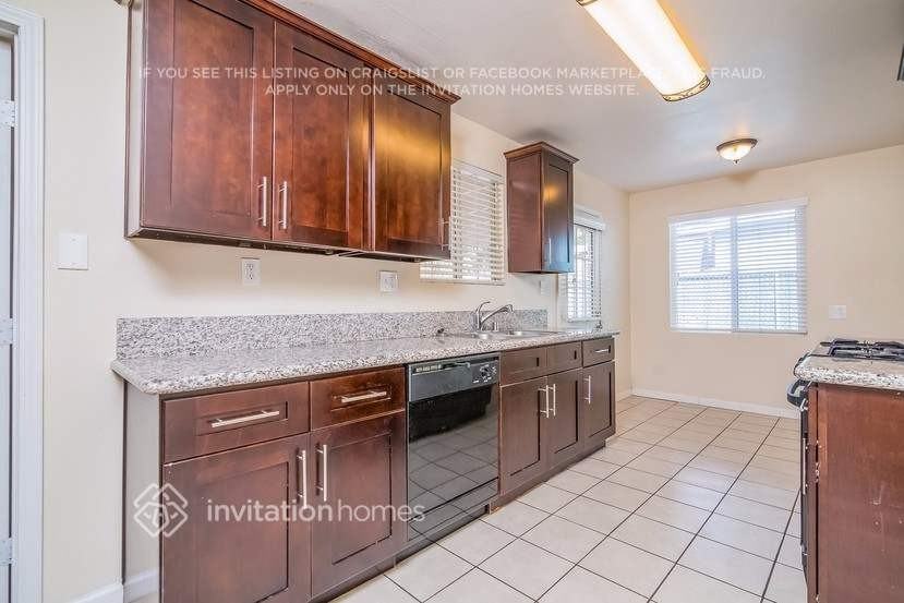 2093 Goodall Ave - Photo 4 of 23