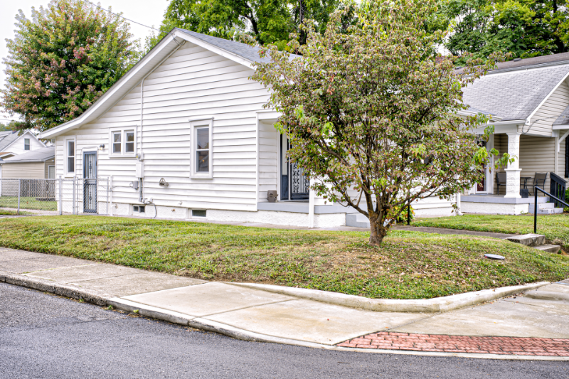 1028 Forrest St - Photo 2 of 20