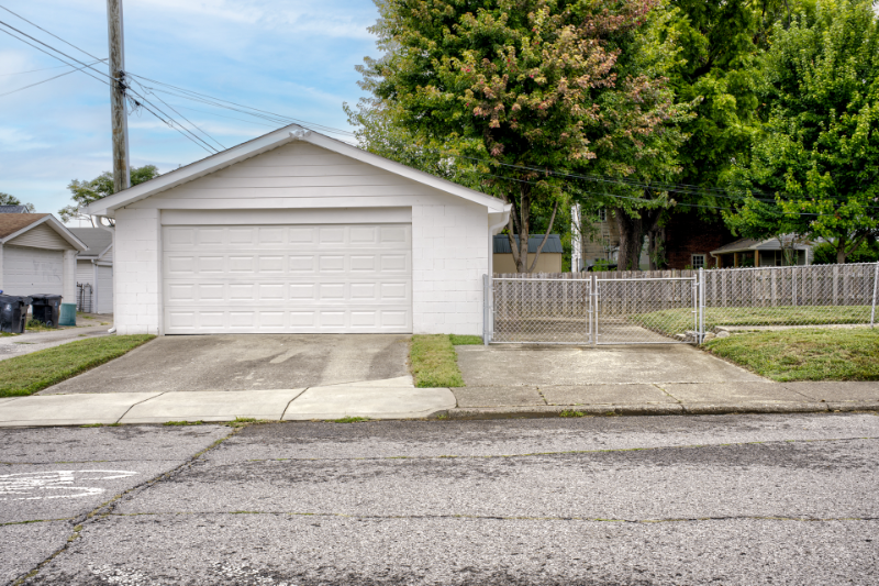 1028 Forrest St - Photo 6 of 20