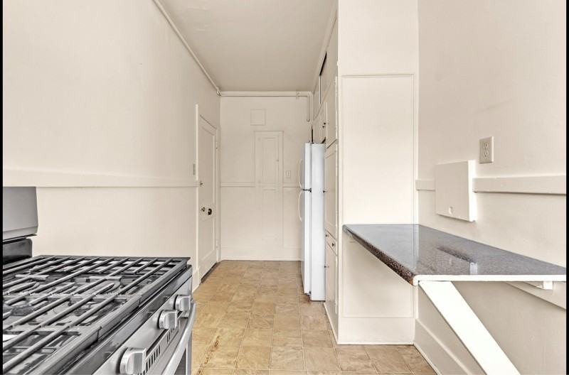 665 E Parkway S #683EPKWYS4 - Photo 3 of 14