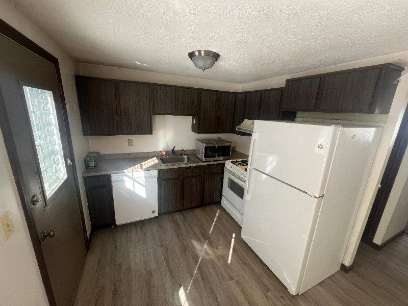 33 Glen Eagle Dr #33 - Photo 4 of 11