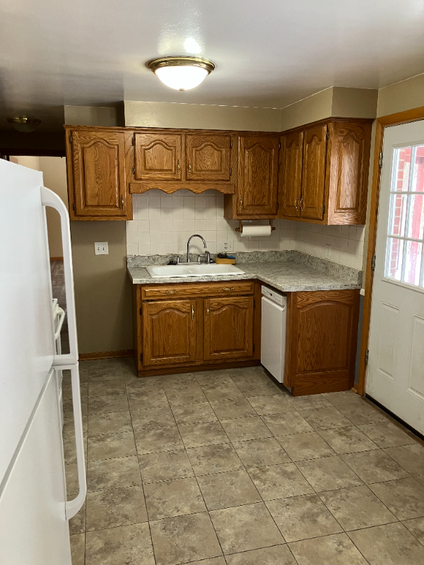 1275 Kellogg St - Photo 5 of 12