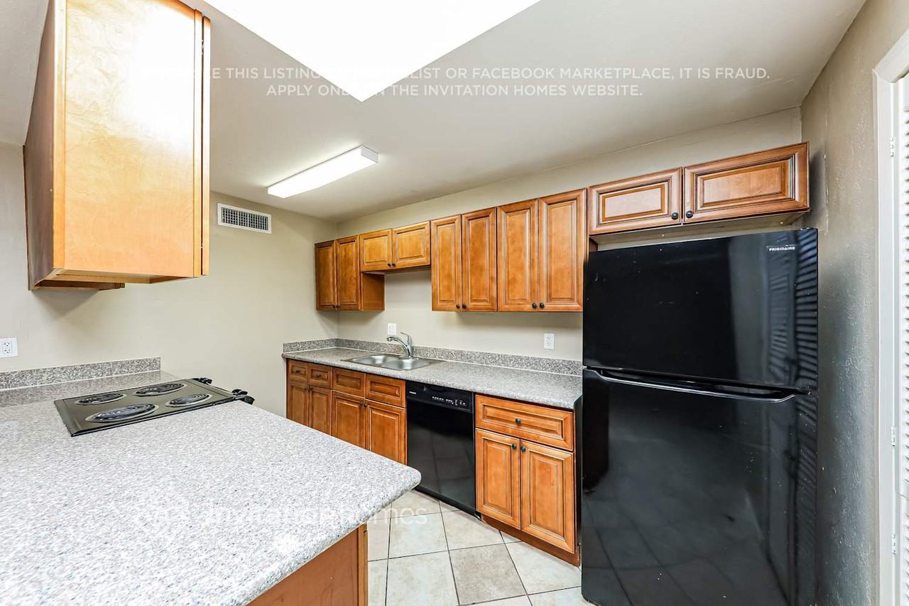 3735 W Rose Ln - Photo 7 of 18