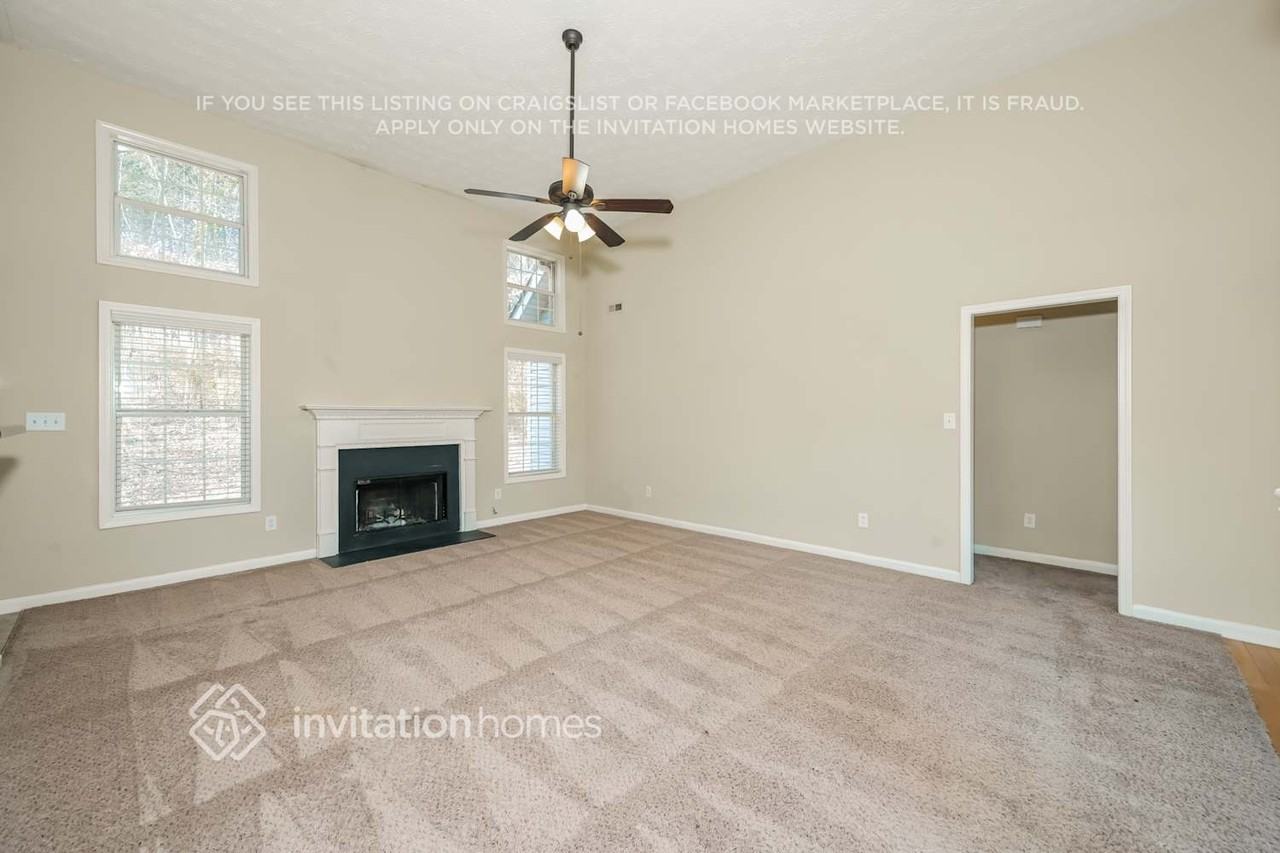 219 Lakeview Pl - Photo 3 of 17