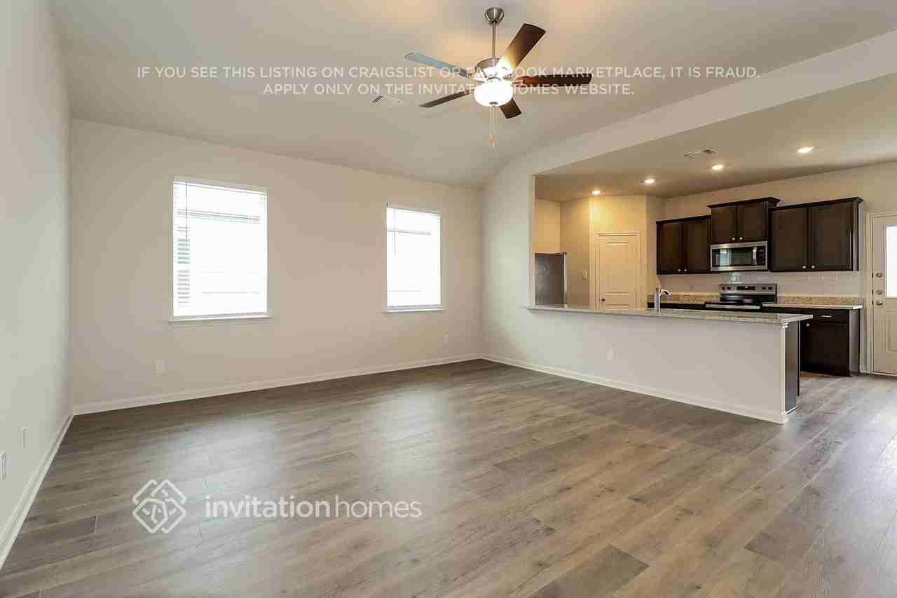 10004 Pilot Pl - Photo 3 of 17