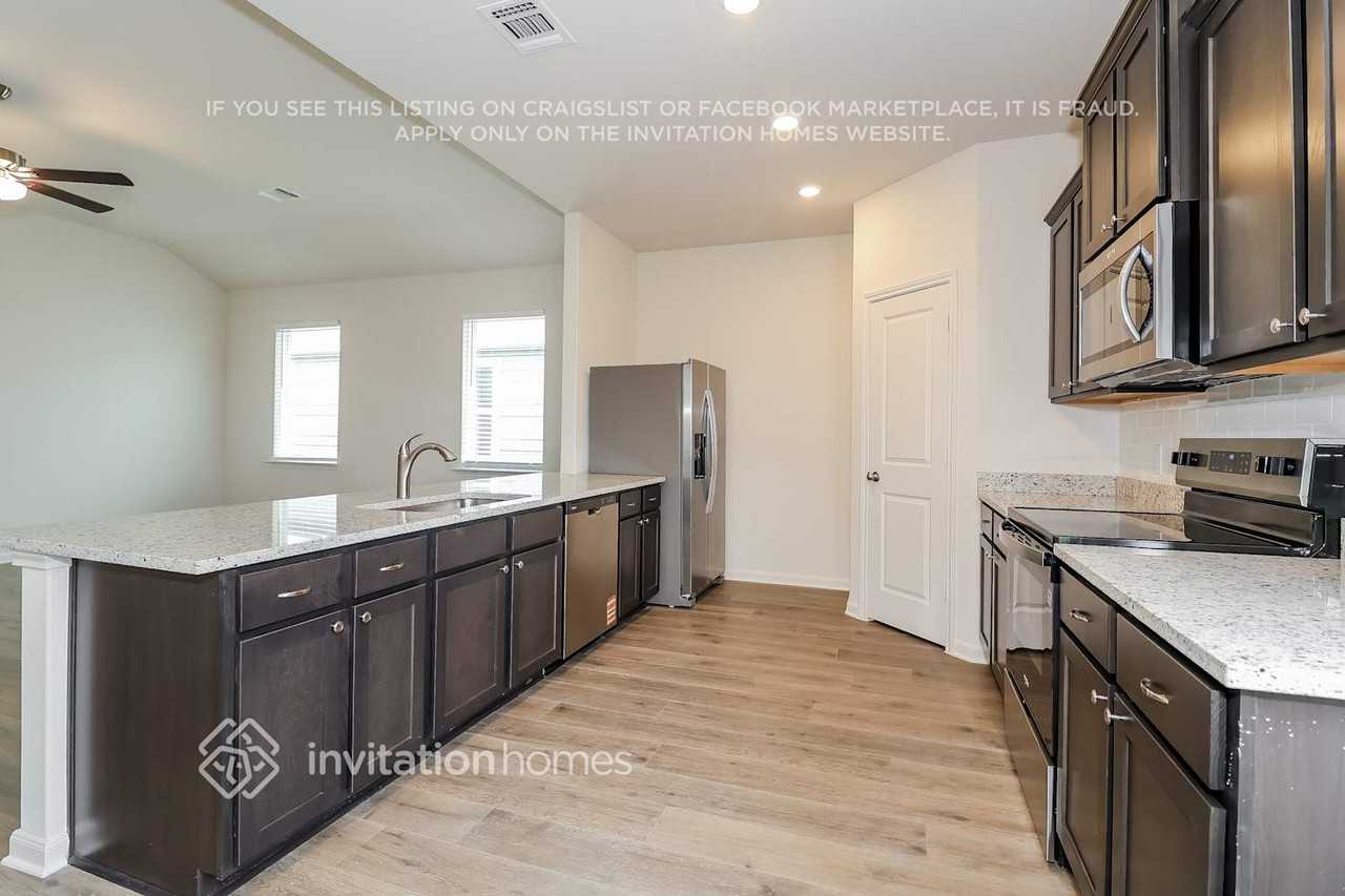 10004 Pilot Pl - Photo 5 of 17