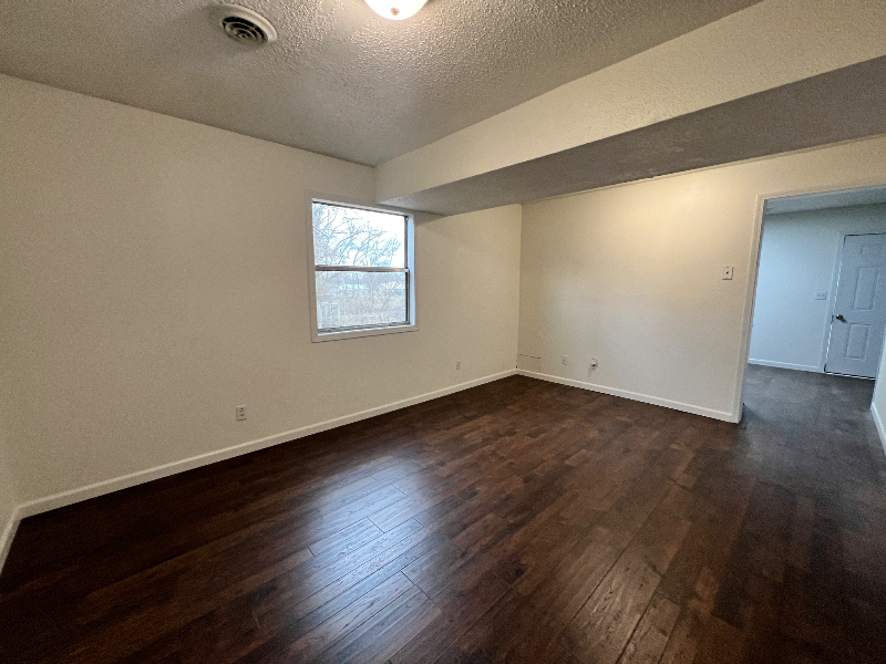 103 Warren St #B - Photo 4 of 13