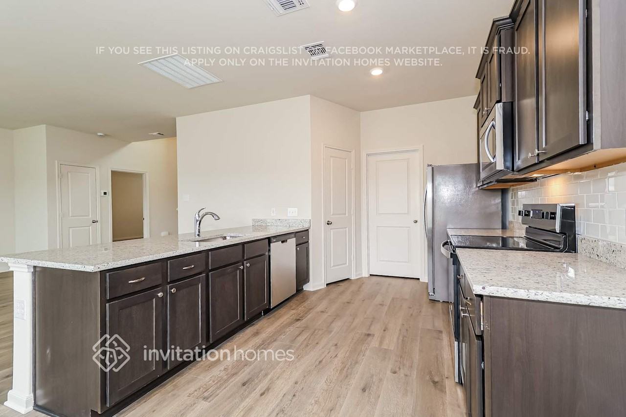 10001 Pilot Pl - Photo 5 of 18