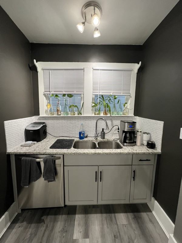 322 E Chestnut St - Photo 3 of 13