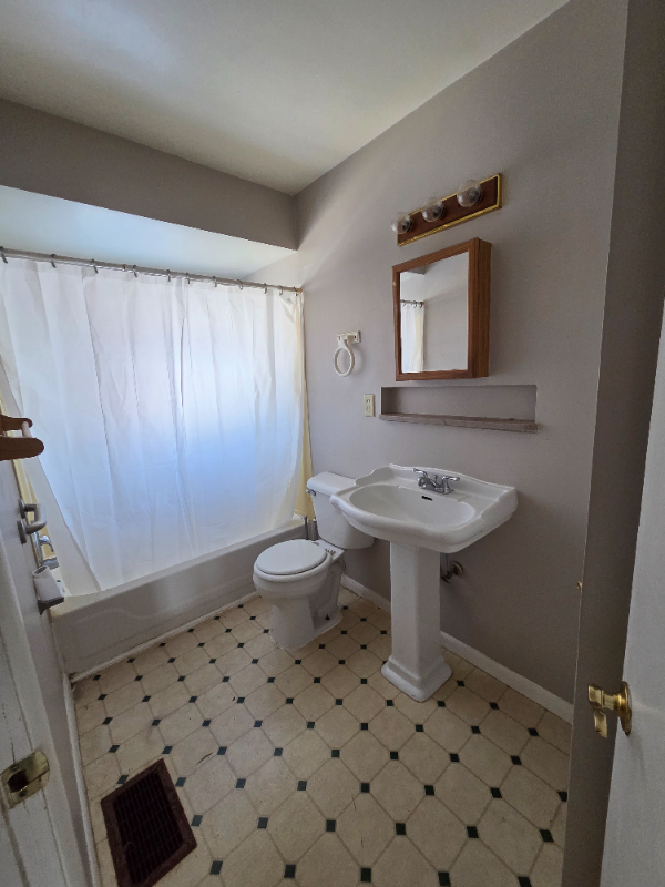 2257 Benninghofen Ave - Photo 7 of 7