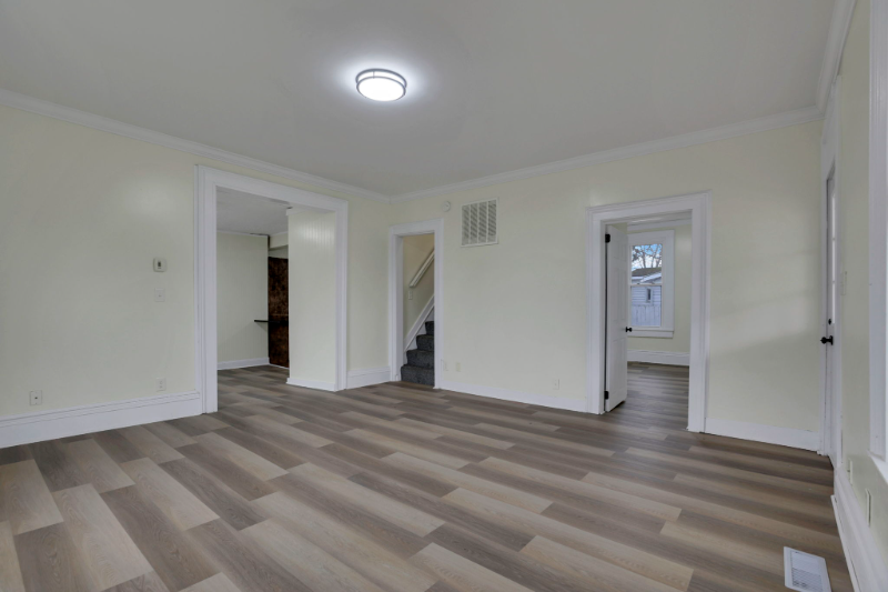 137 E Ottawa St - Photo 4 of 15