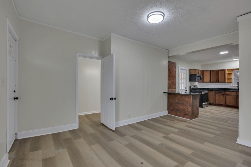 137 E Ottawa St - Photo 5 of 15