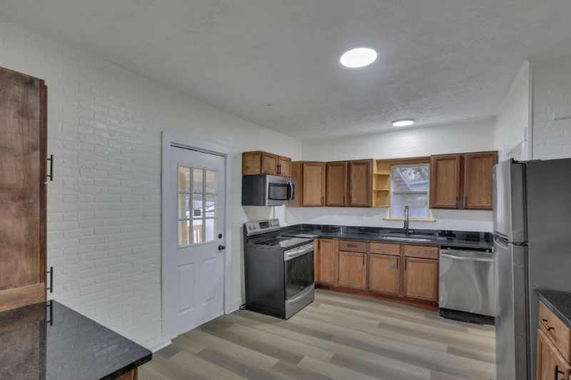 137 E Ottawa St - Photo 6 of 15