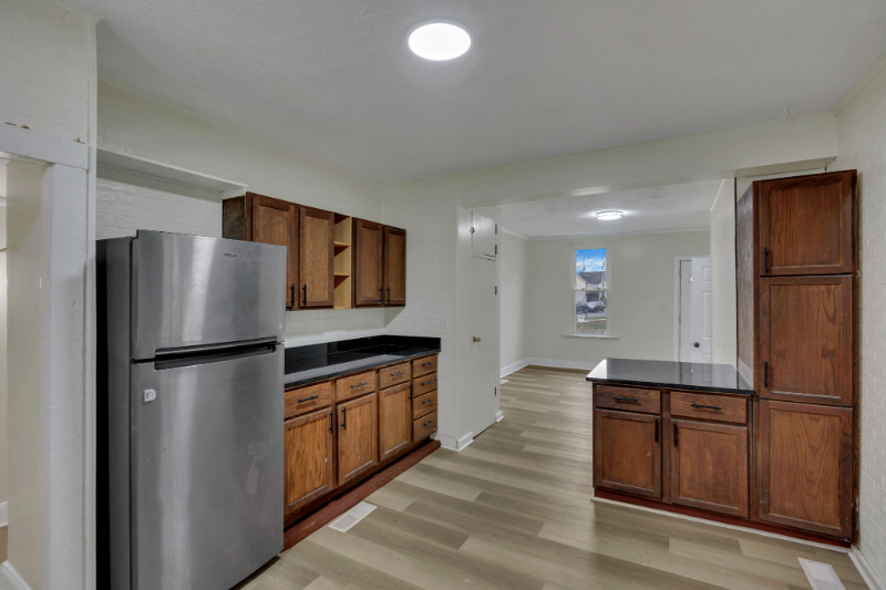 137 E Ottawa St - Photo 7 of 15