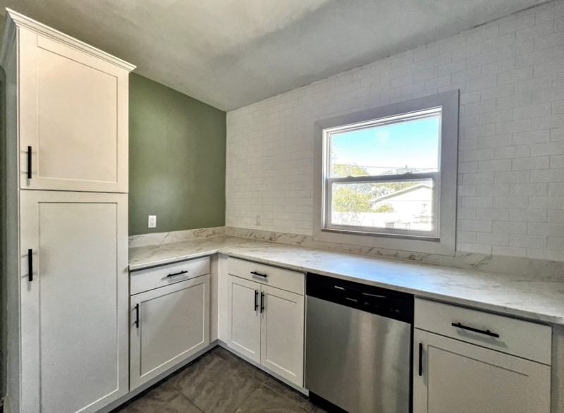 707 E Spruce St - Photo 5 of 16