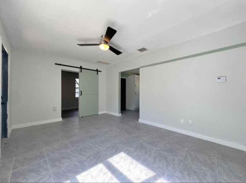 707 E Spruce St - Photo 7 of 16