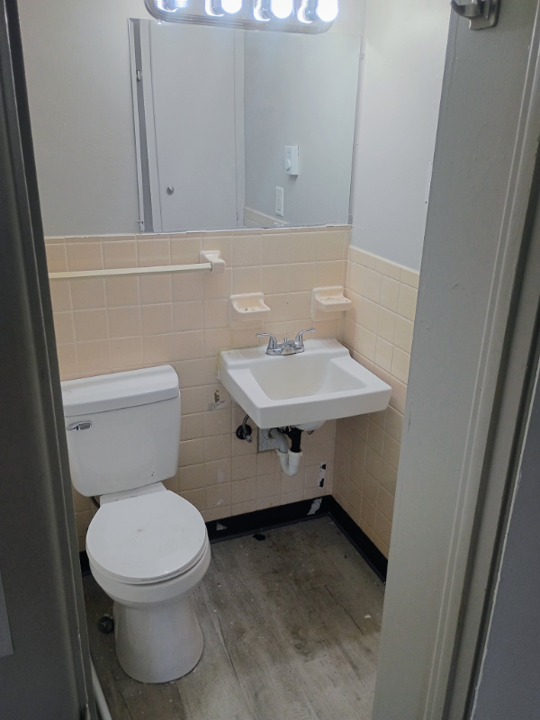 1605 41st St Nw #8 - Photo 6 of 6