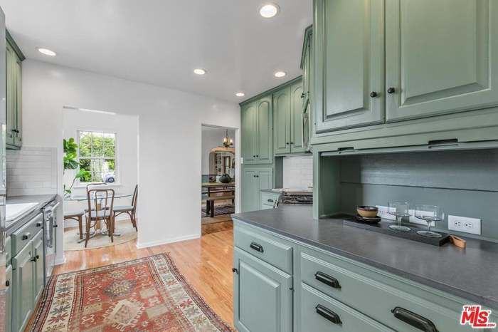 464 S Sherbourne Dr - Photo 6 of 13