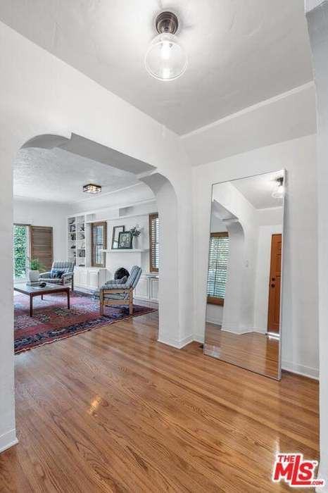 464 S Sherbourne Dr - Photo 7 of 13