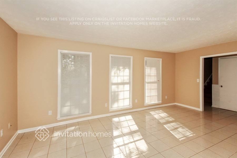 1165 Golden Cir Sw - Photo 4 of 20