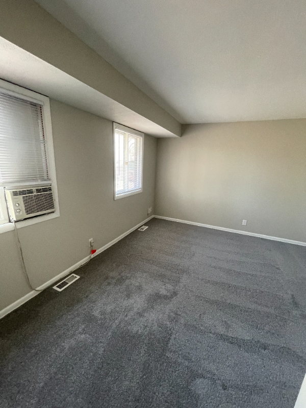 343 Pershing Ave Ne - Photo 3 of 7