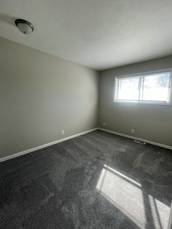 343 Pershing Ave Ne - Photo 4 of 7