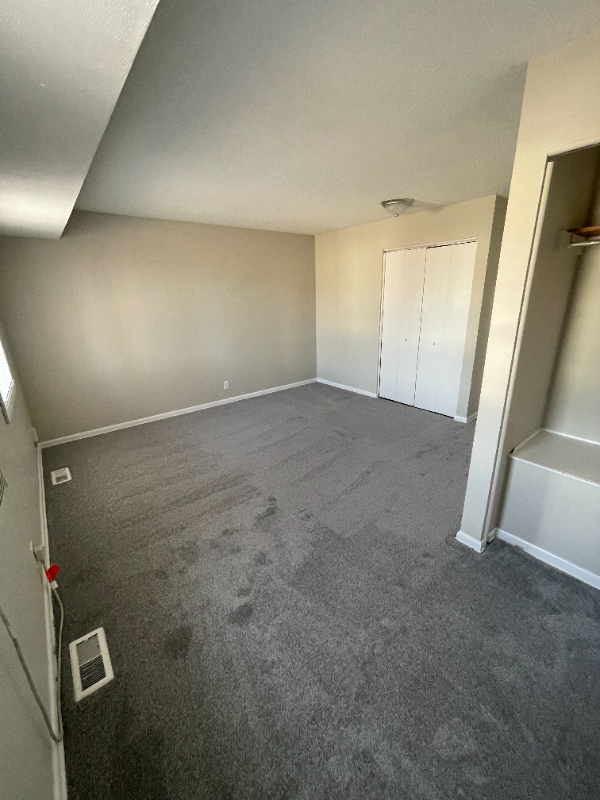 343 Pershing Ave Ne - Photo 5 of 7