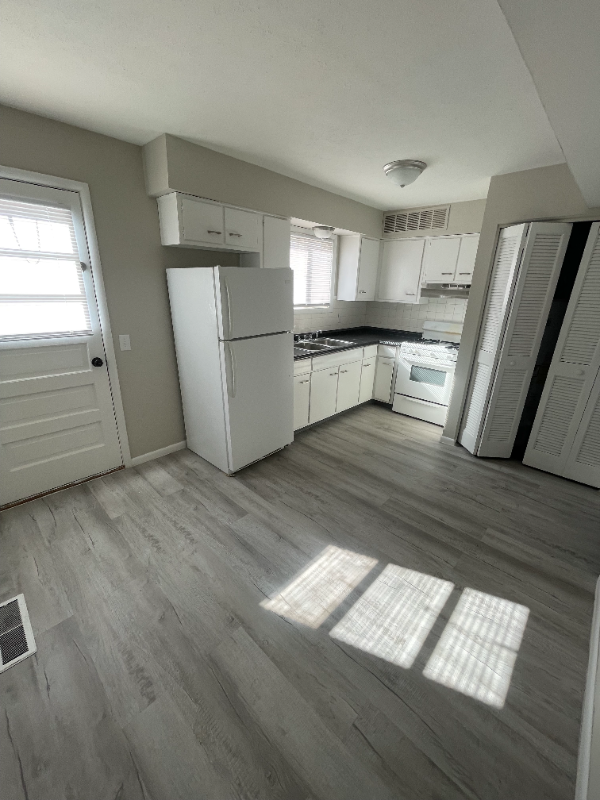 343 Pershing Ave Ne - Photo 6 of 7