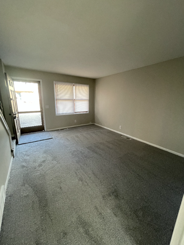 343 Pershing Ave Ne - Photo 7 of 7