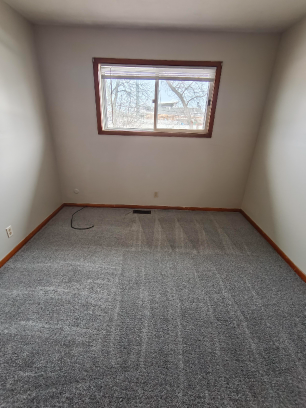 377 Pershing Ave Ne - Photo 6 of 9