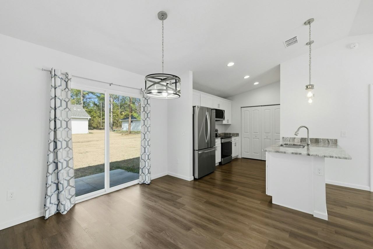 5405 Northwest 8th Place - Photo 6 of 23