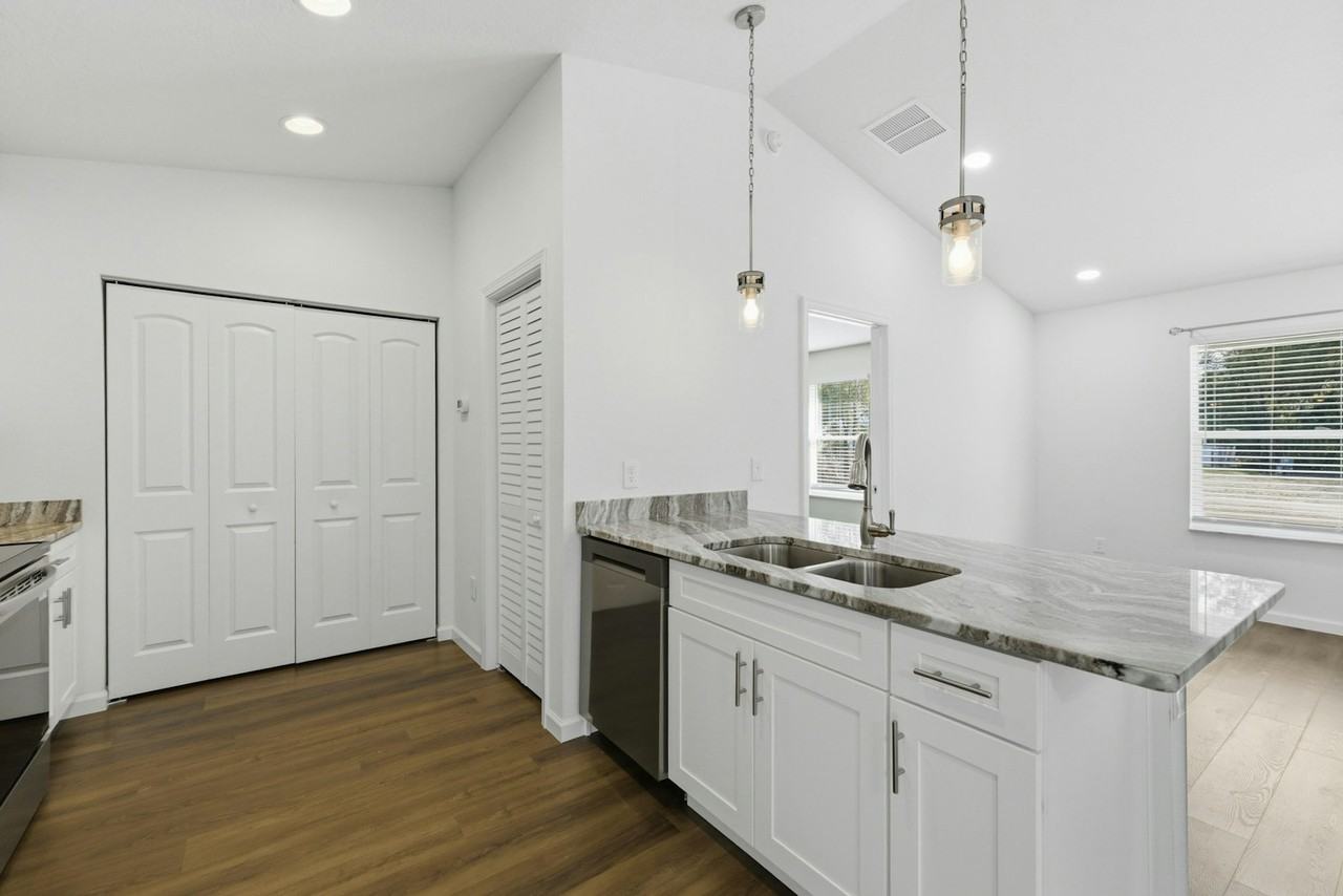 5405 Northwest 8th Place - Photo 7 of 23