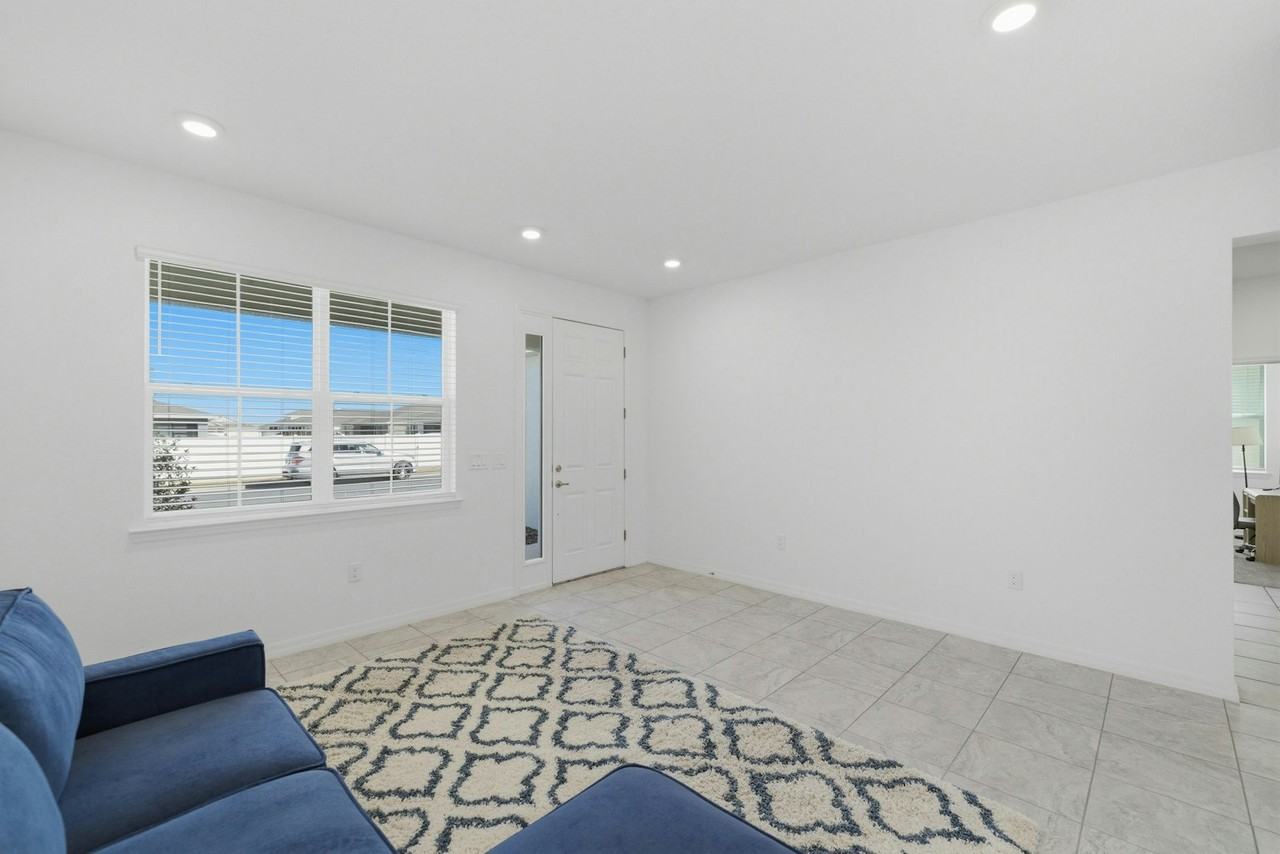 7288 Southwest 64th Street Road - Photo 3 of 26