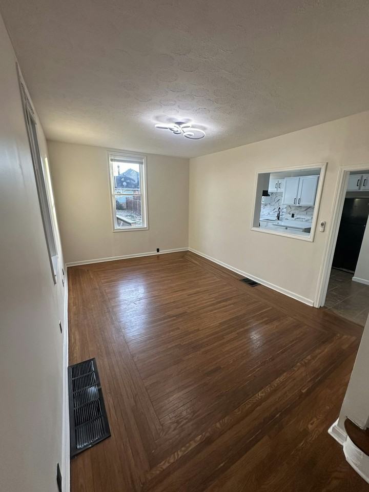 1753 Courtland Avenue - Photo 3 of 20