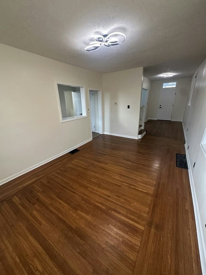 1753 Courtland Avenue - Photo 4 of 20