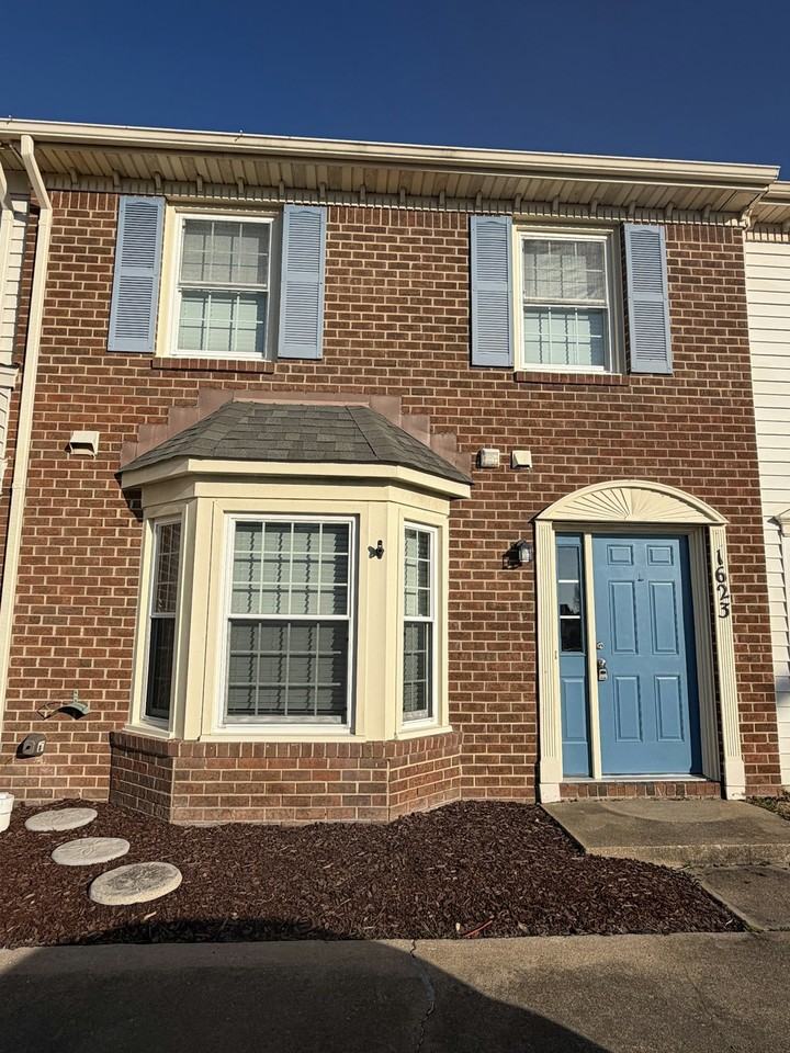 1623 Mantane Arch - Photo 2 of 11