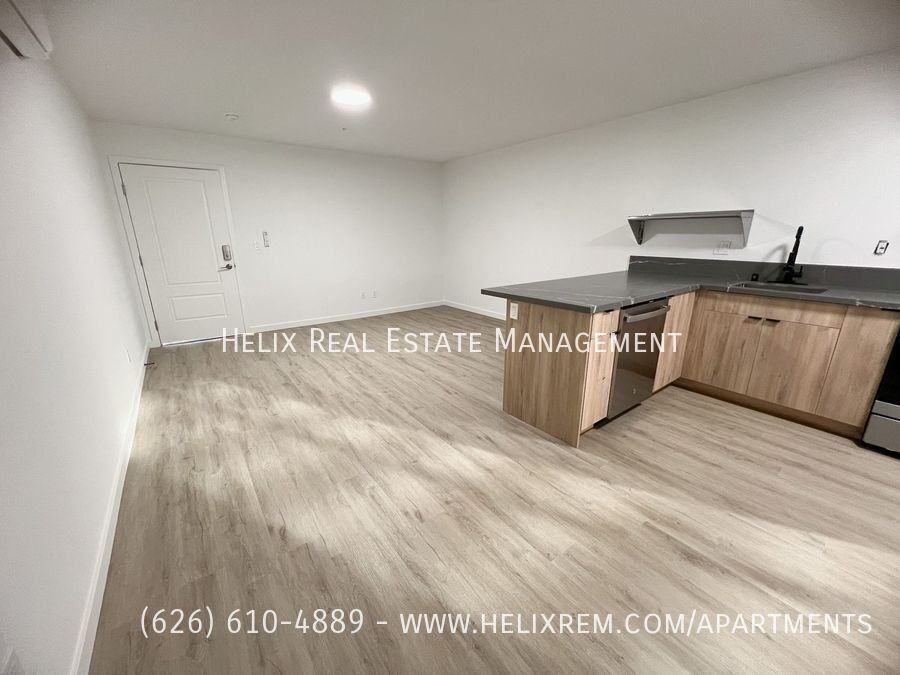 1577 N Fair Oaks - Photo 4 of 24