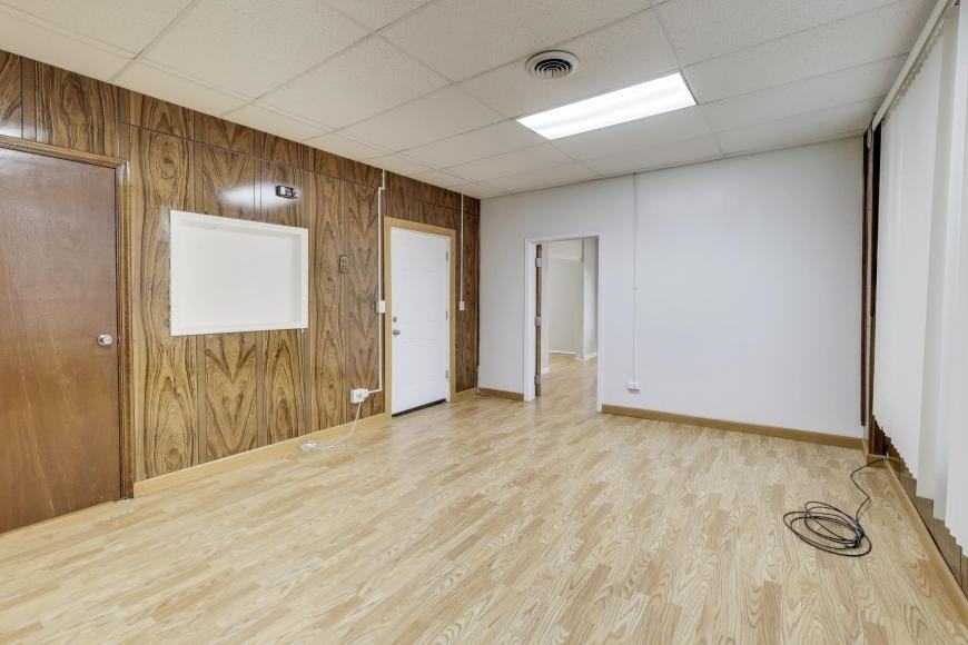 3744 W 26th St - Photo 3 of 10