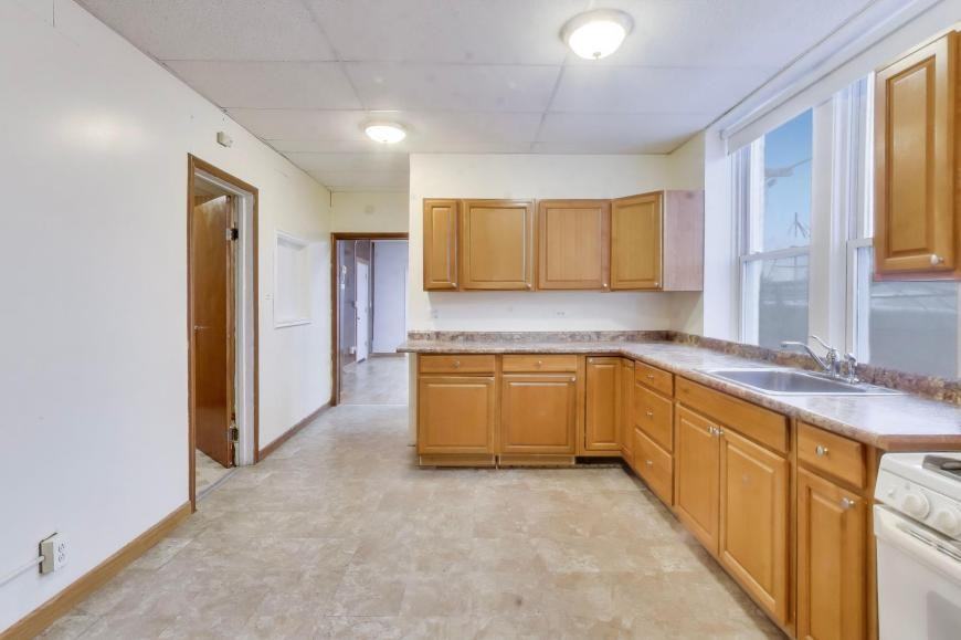 3744 W 26th St - Photo 7 of 10