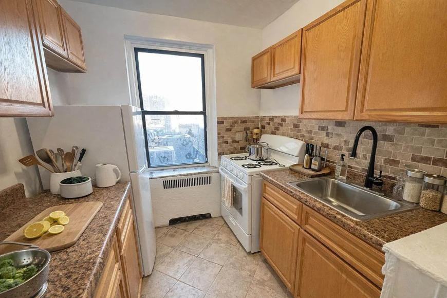 2894 Grand Concourse - Photo 3 of 6